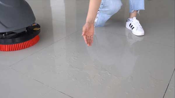 全自動(dòng)洗地機(jī)吸水不干凈