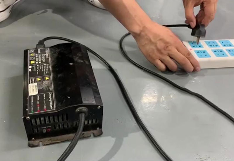 洗地機(jī)用了一年半，只運(yùn)行一小段時(shí)間電池失效